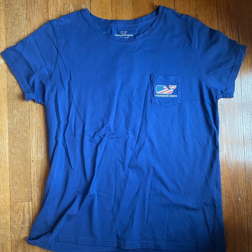 Like-New Exclusive American Flag Vineyard Vines t-shirt